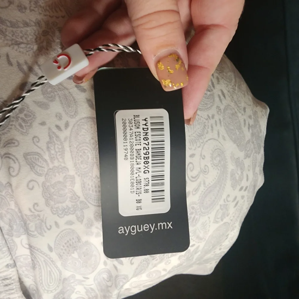 Ay Guey! 3/4 Sleeve Off-Shoulder Graphic Tee Wolf Pattern NWT - Picture 2 of 6